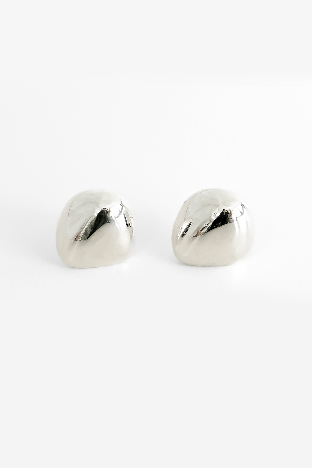 VS_ROUNDED CAP EARRING1