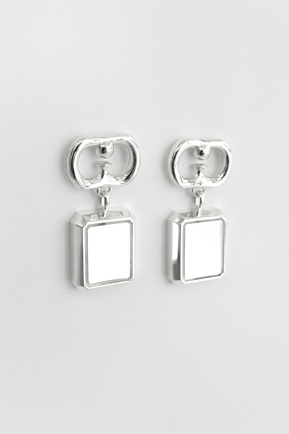 VS_LID SQUARE EARRING1