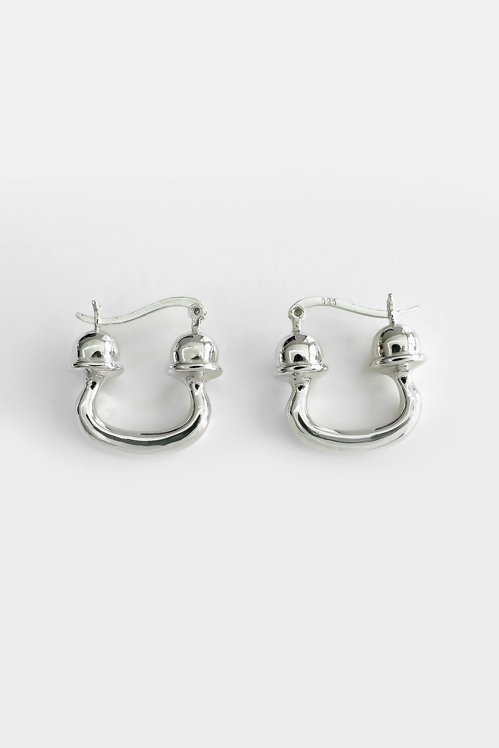 VS_SIGNATURE HOOP EARRING1