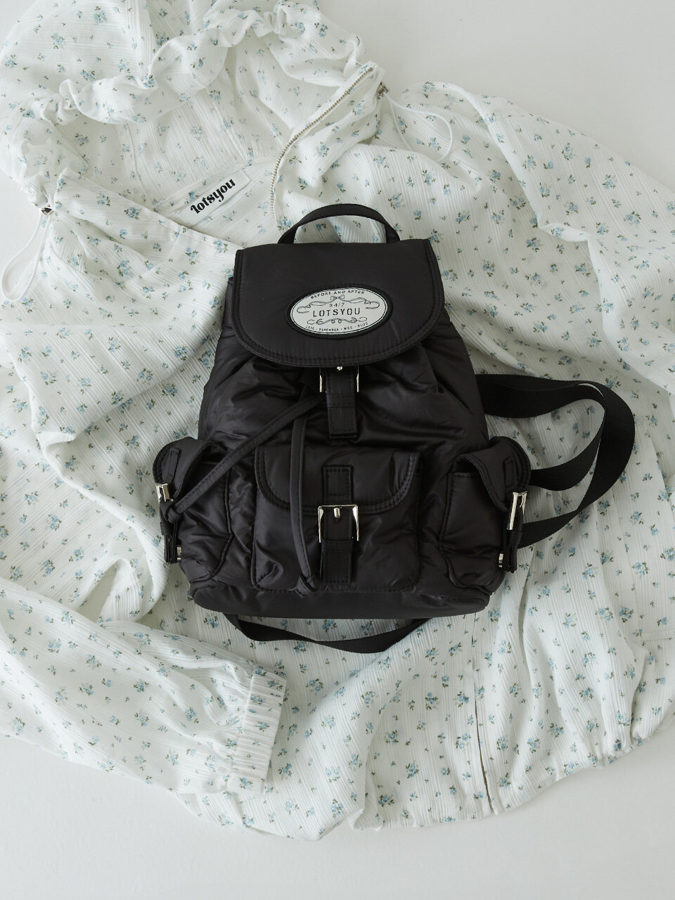 【LOTSYOU】BLACKPINK ジェニー着用 chubby Backpack Black Lotsyou] Jennie's Pick Nostalgia chubby Backpack Black