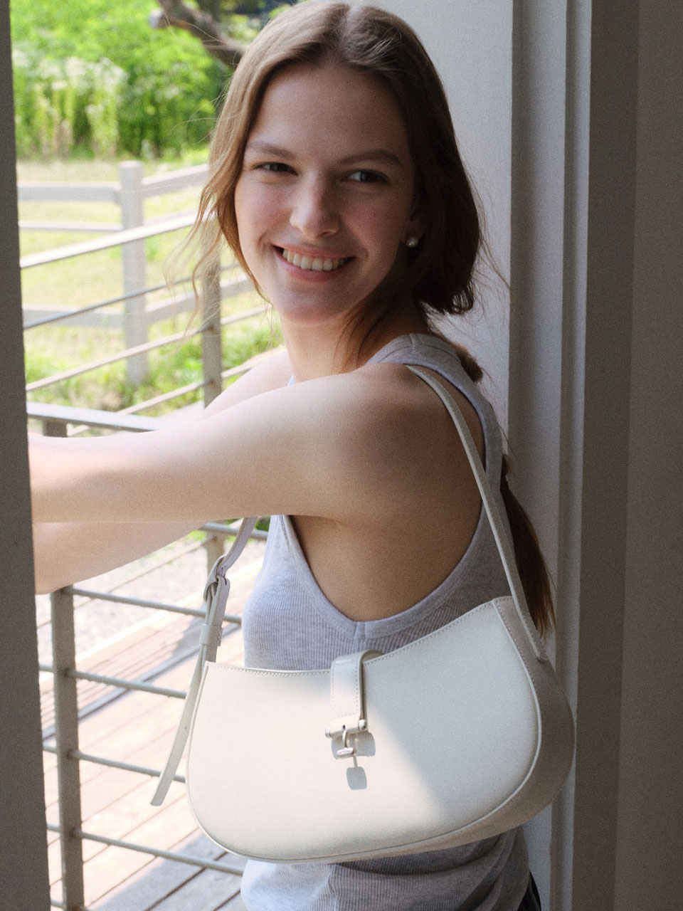 【Demeriel】Tilda Flap Bag Small(2色)☆韓国で大人気☆ Demeriel】Tilda Flap Bag Small(2色)☆韓国で大人気☆ (DE