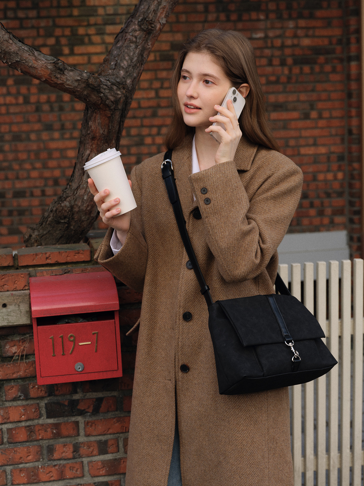 ☆韓国の人気☆【OVHEE】☆Chloe Suede ba.g☆ OVHEE(オヴェイ)の商品一覧 - 海外通販のBUYMA