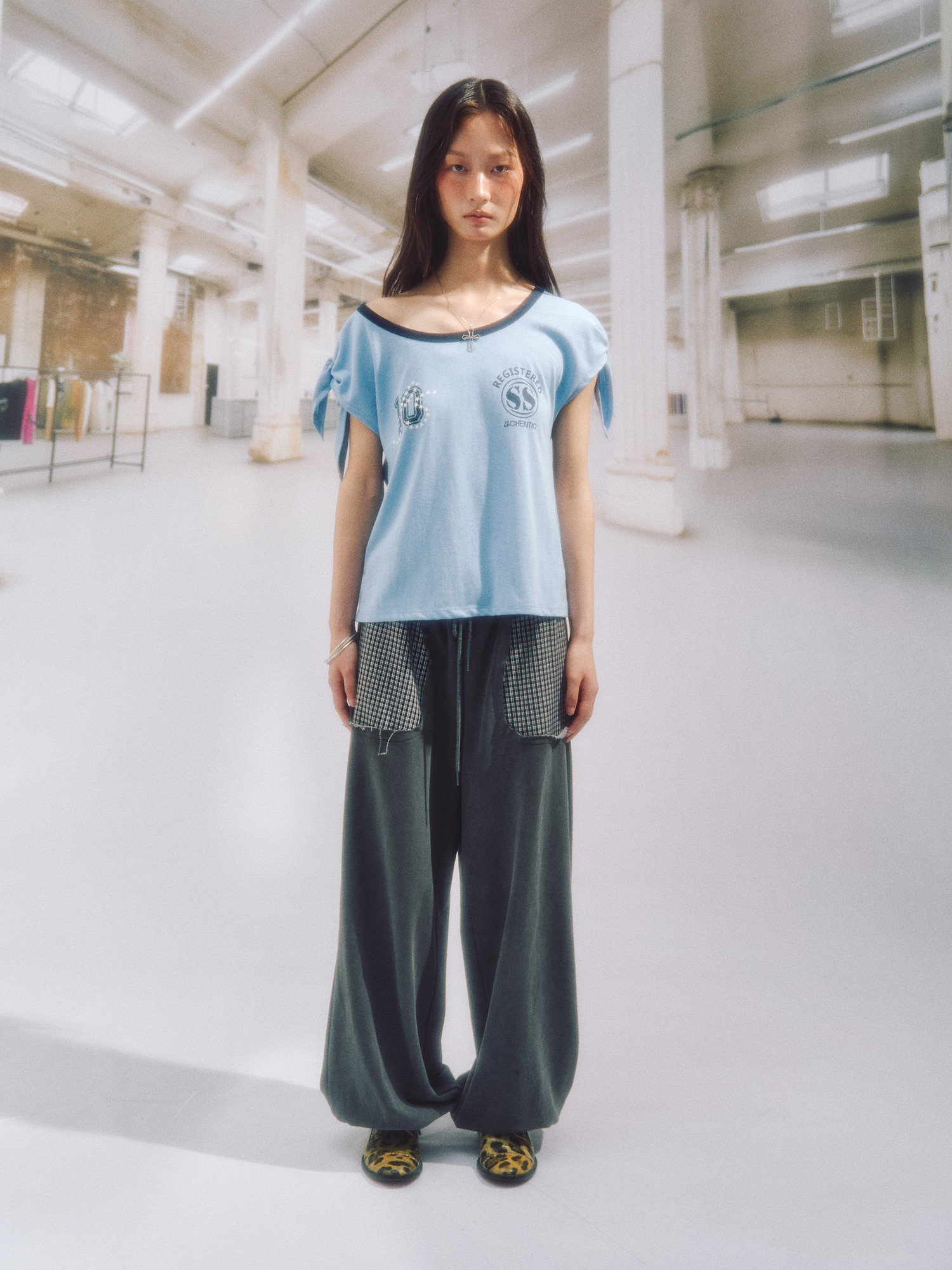 【韓国Tuewid ツイード】TUEWID BLANC GAUZE TATTOO PANTS Tuewid(ツイード) - 海外通販のBUYMA