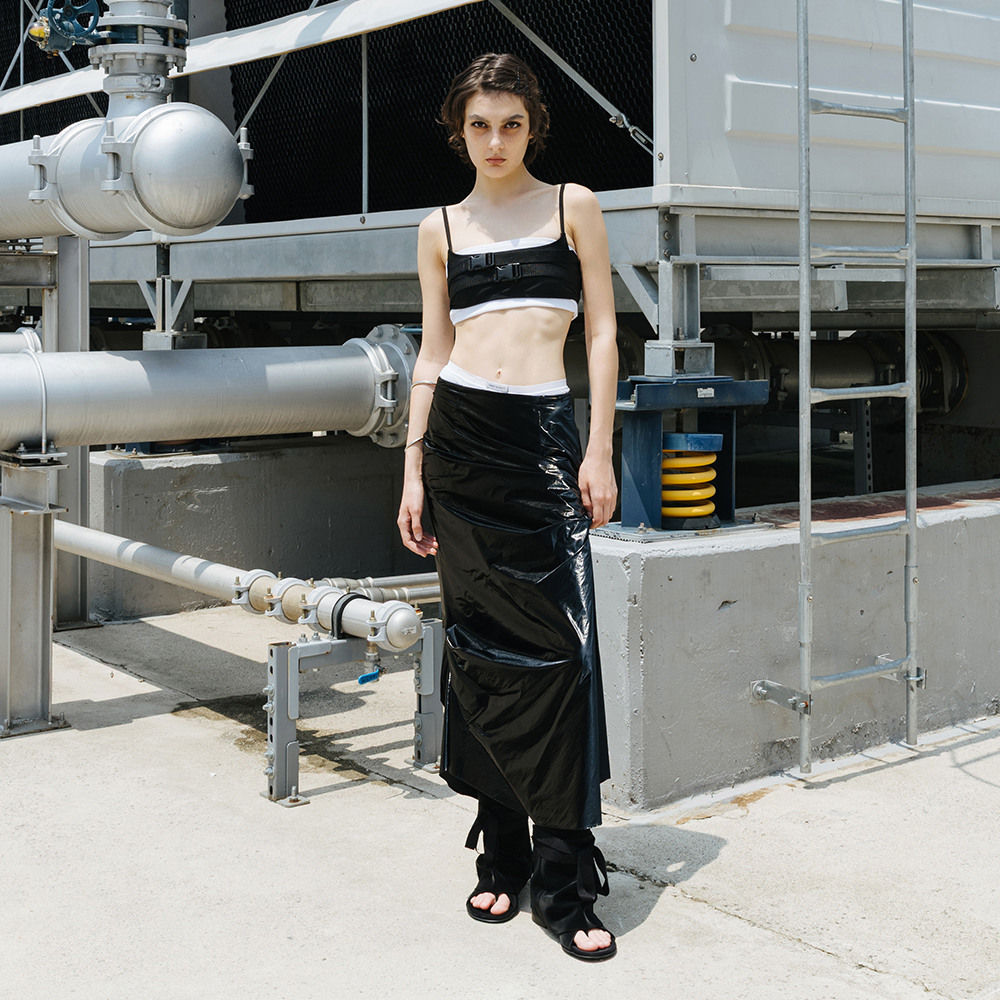 スカート [THREE TO EIGHTY] UNBALANCED SHIRRING SKIRT 쓰리투에이티]UNBALANCED SHIRRING SKIRT (BLACK)
